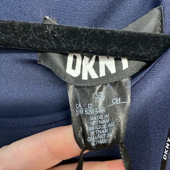 DKNY
Plus Size Contrast Side-Panel Sleeveless Dress size 22w (b24.6) - Picture 6 of 7